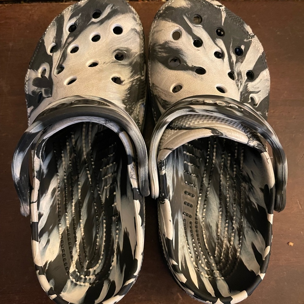 CROCS Size 5 M Size 7 W